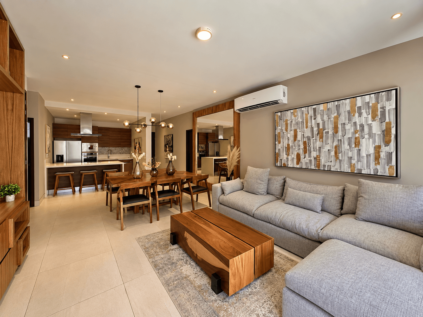 Sala con sofá seccional y acabados en madera.