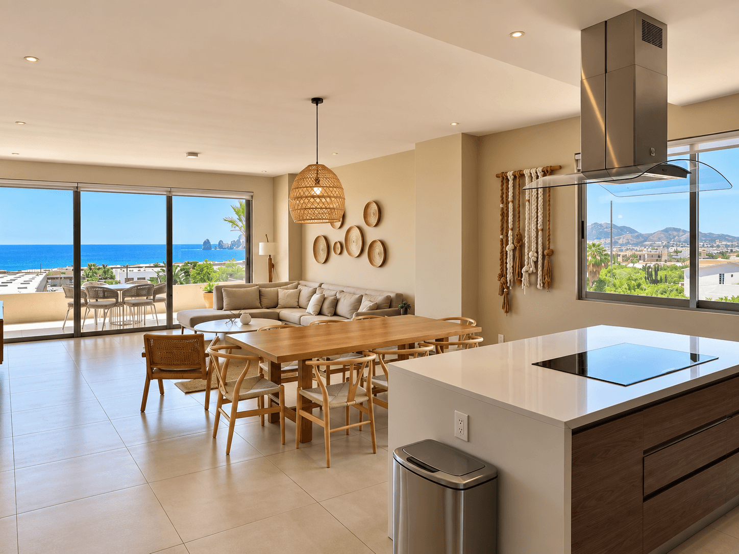Sala, comedor y cocina con vista al Arco.